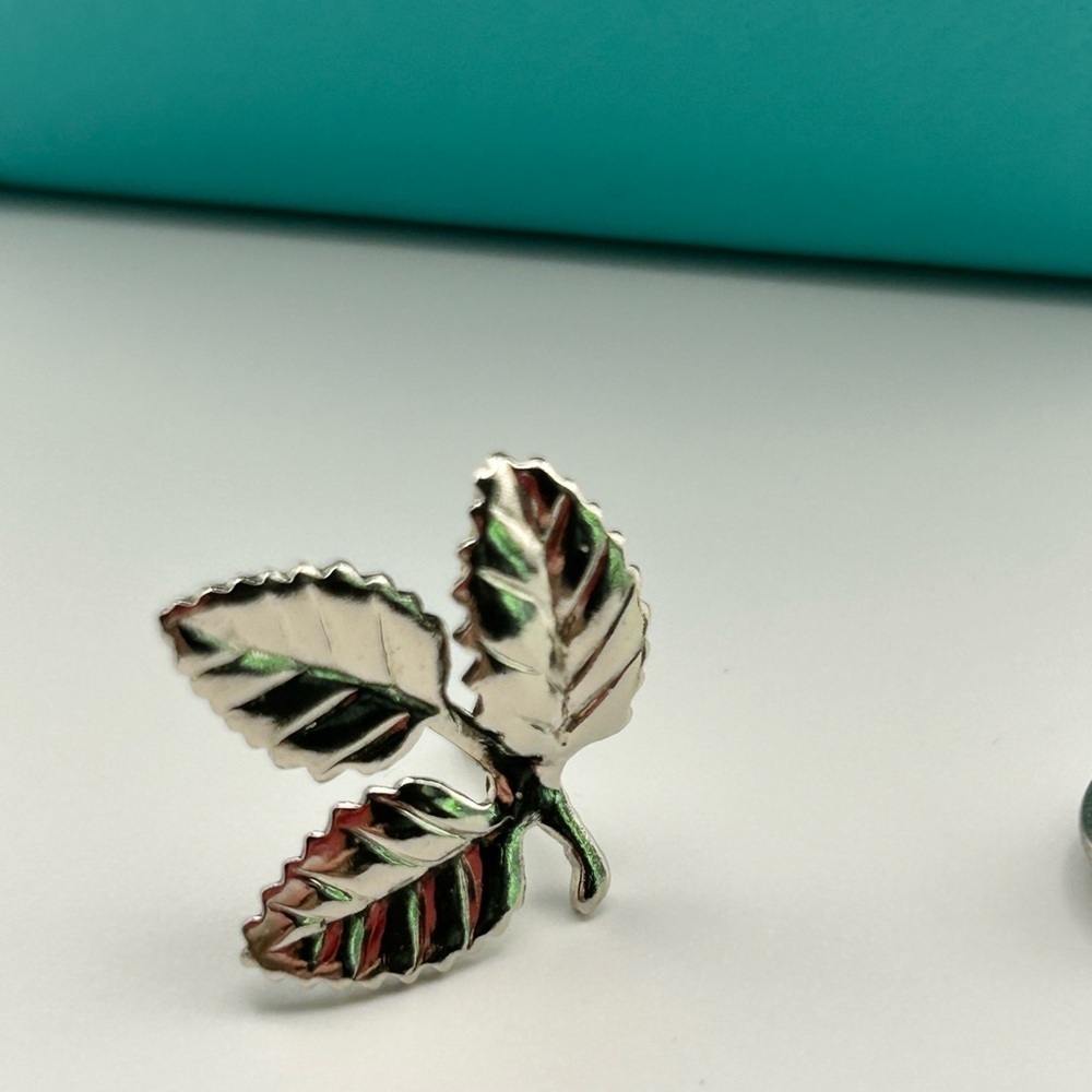 Tiffany & Co Estate Leaf Brooch/Lapel Pin - Picture 4 of 11
